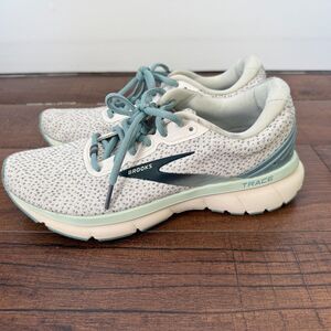 Brooks Trace Womens Size 7.5 Gray White Blue Athletic Running Shoes Sneakers